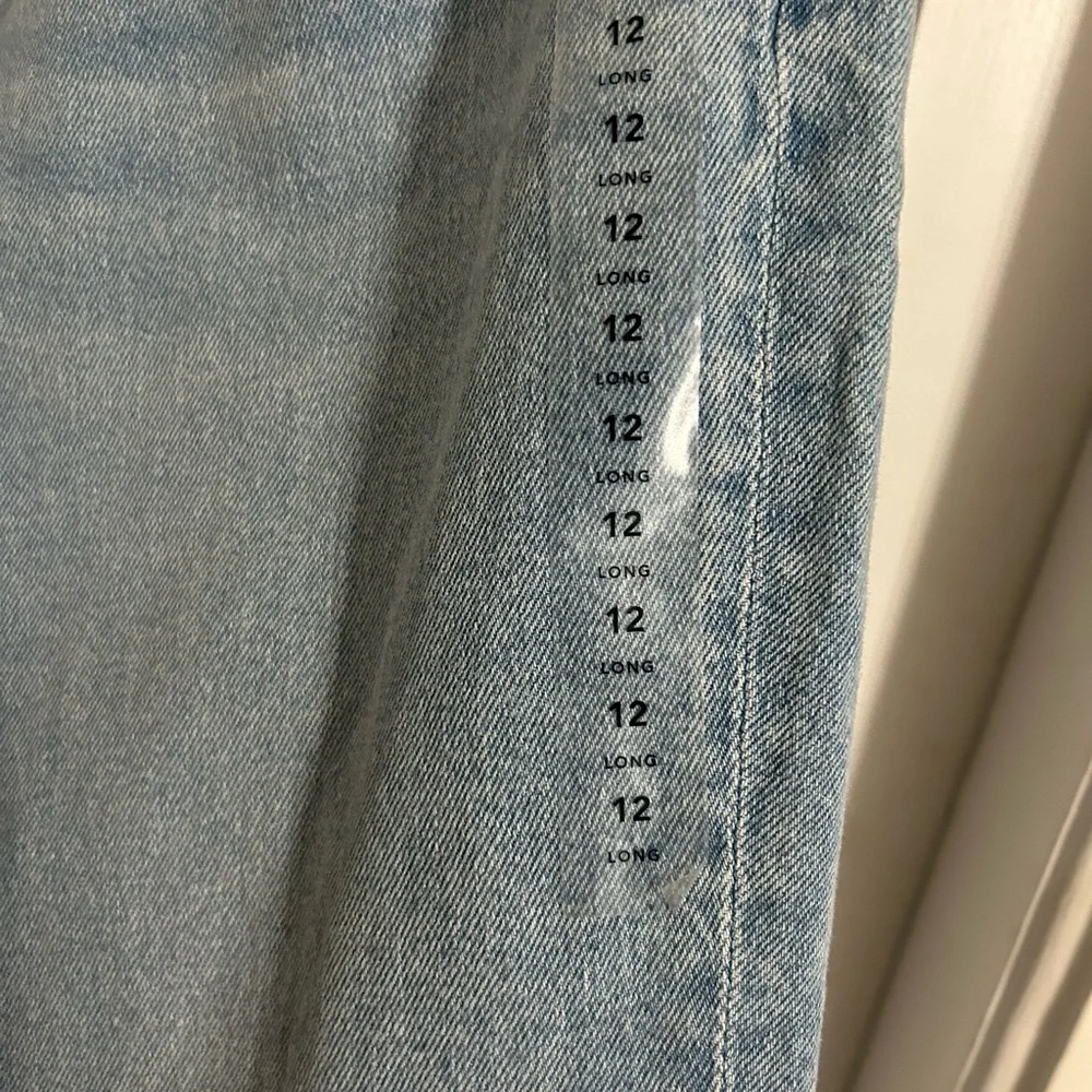 American Eagle Outfitters Light Blue Straight Leg Jeans - Picture 2 of 9